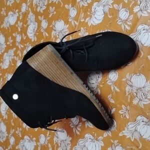 Dr. Scholls Size 7 Continue Ankle Booties Lace Up Suede Black Wedge Heels